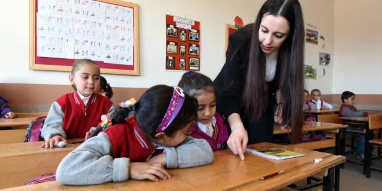 Haber geldi! Öğretmen atamaları kabinenin masasında