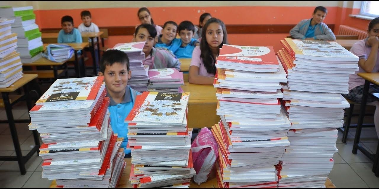 Yerlerini Aldılar! Ders Kitapları Açılmayı Bekliyor